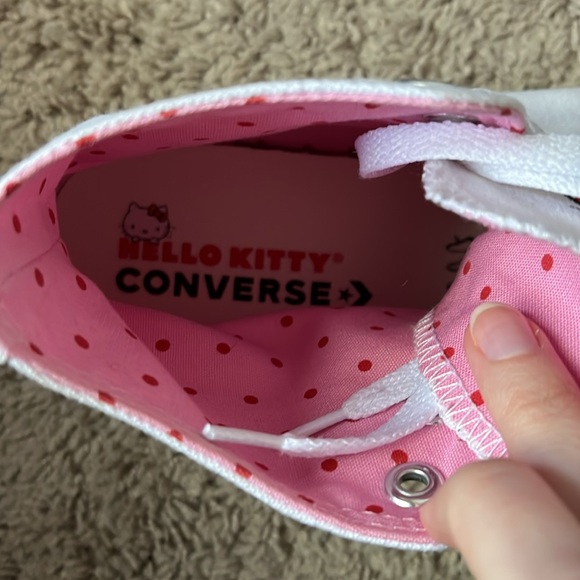 SOLD 🚫Hello Kitty x Converse W9 - Picture 6 of 7